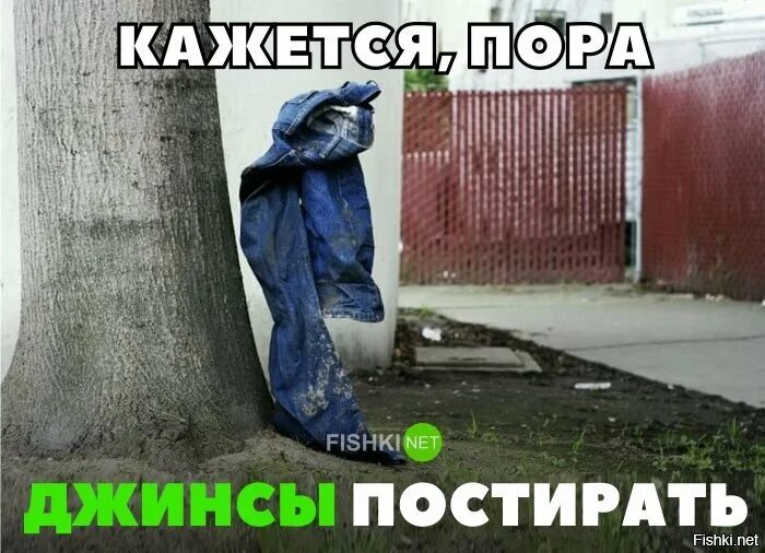 Стиральная машинка смешная. Вещи в стиралке. Много стиральных машин. Закидывает вещи в стиралку. Стиральная машина акция.