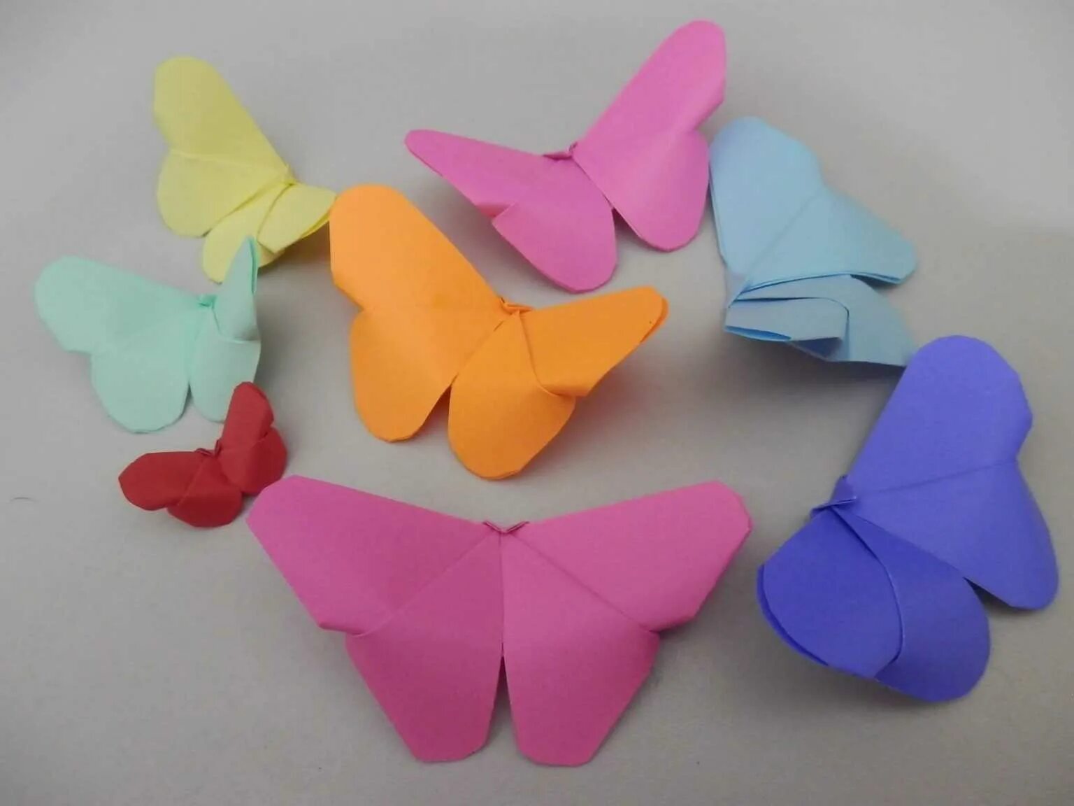 Объемная бабочка из бумаги своими руками. Бабочка из бумаги. Бабочка поделка из бумаги. Объемные бабочки из бумаги. Оригами бабочка.