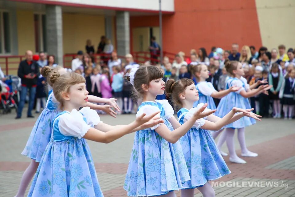 Могилев школа номер. Могилевская СОШ. В Могилевской школе. Сколиозная школа в Могилеве. Фото 2 школы в Могилеве.