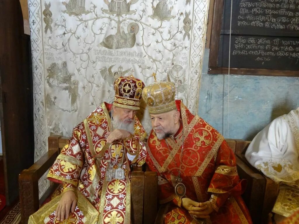 Владыка феофан ашурков дмитриев фото. Епископ орский ириней. Андрей князь старая книга. Успенский монастырь в бахчисарае духовенство архимандрит силуан. Епископ бронницкий парамон.