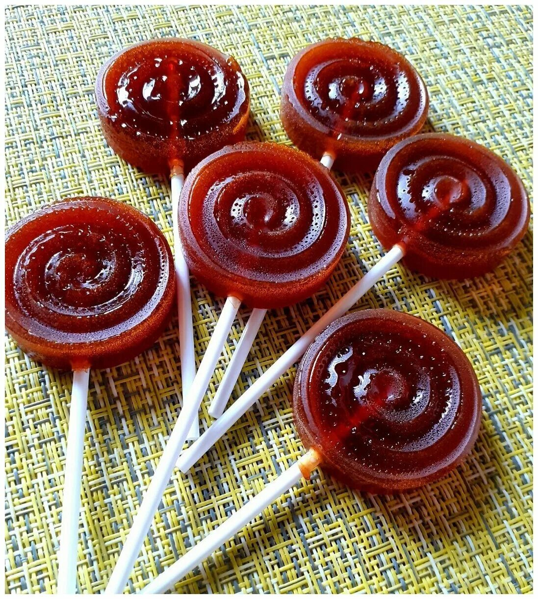 Honey Vanilla Toffee Lollipop Candy ! Honey candy, Healthy candy, Honey recipes