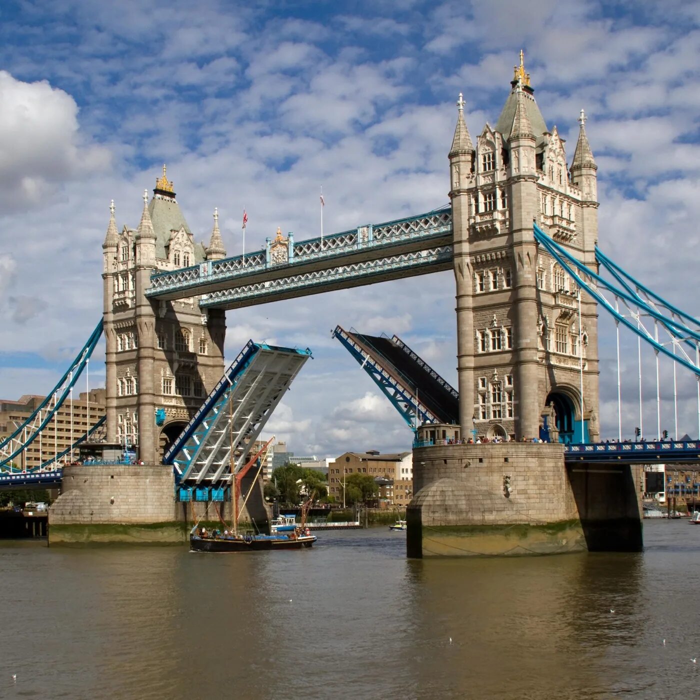 Включи london bridge. Достопримечательности Англии Тауэрский мост. Лондонский Тауэр мост. Тауэр бридж в Лондоне. Тауэрский мост разводной.