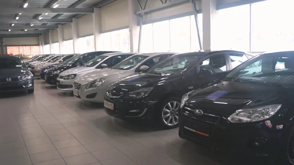 Берёзовский привоз авто. Березовский привоз рынок. Привоз машина. Березовский авторынок. Автосалон июль в екатеринбурге авто с пробегом.