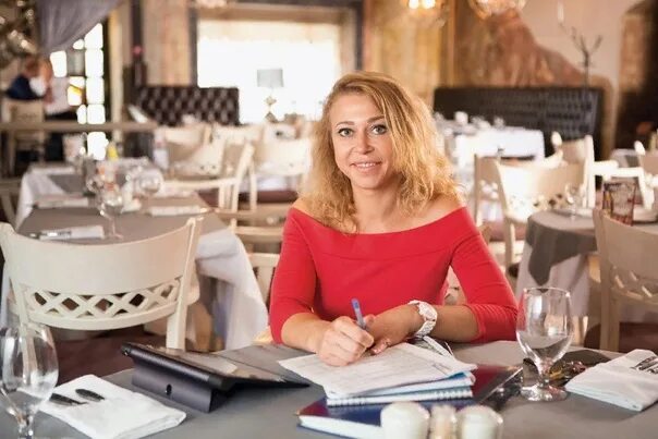 Cafe manager