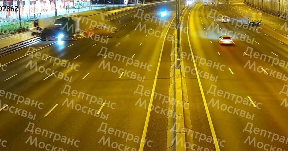 Московская Кольцевая автомобильная дорога. МКАД дорога ночь. Москва дорога МКАД. 26 октября 2020 года
