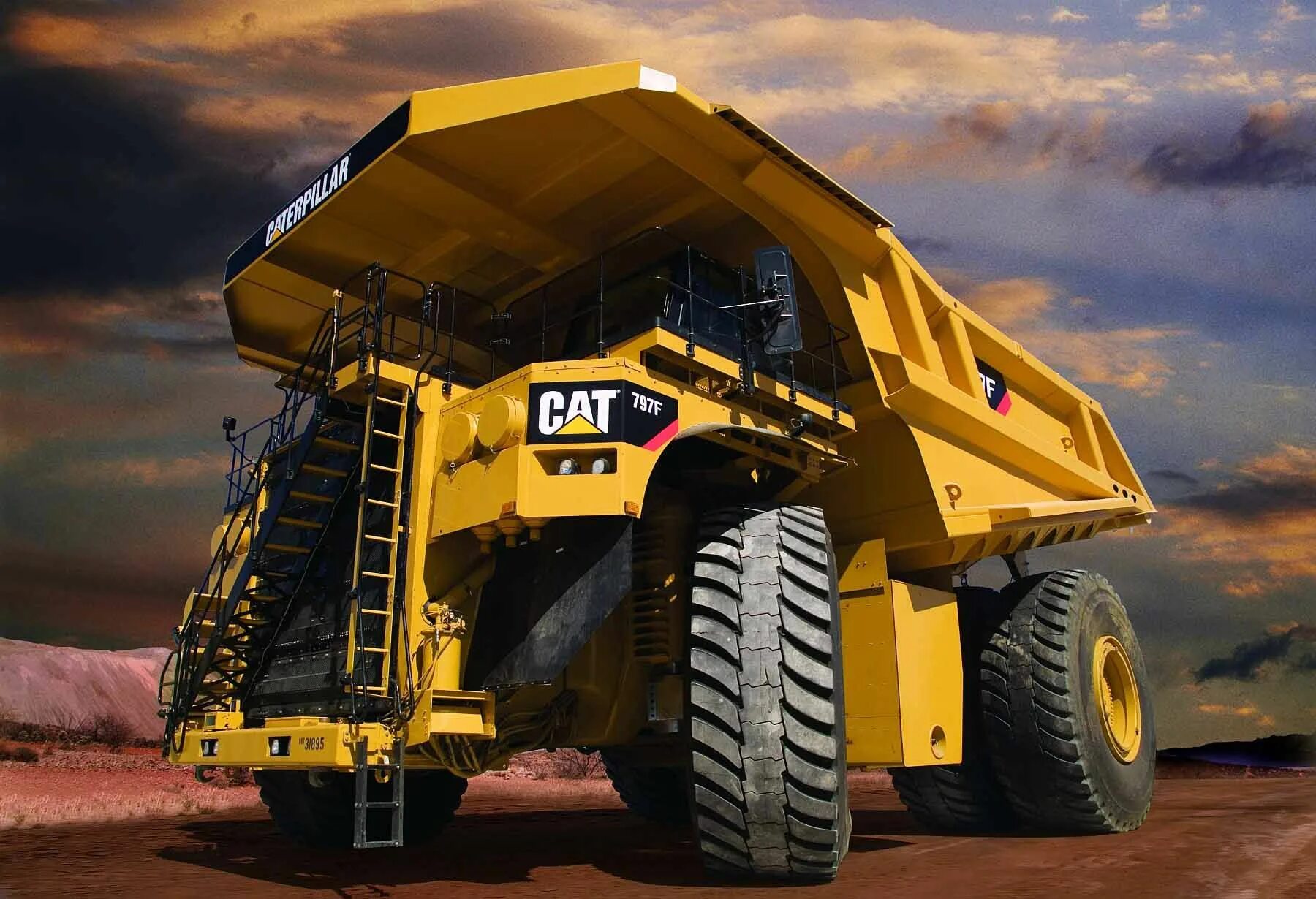 Супер мега большие. Самосвал Катерпиллер 797. Карьерный самосвал Caterpillar 797f. Caterpillar 797b карьерные самосвалы. Caterpillar 797f кабина.