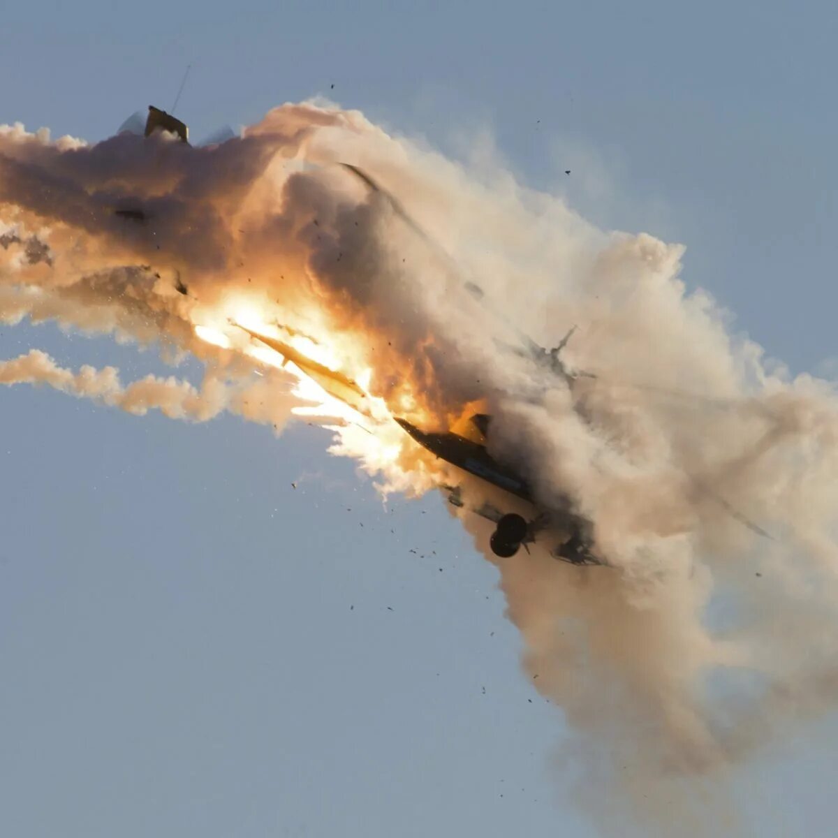 Сбитый су 25 в сирии. Сбитый су 25 в сирии. В сирии сбили самолет су 24 новости. Су 25 летчики в сирии. Самолет су-25 ввс украины сбит.