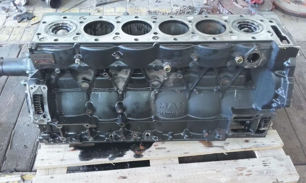 Блок двигателя ман тга. Блок двигателя man d2865. man d2676lf блок. блок двигателя man d2530. двигатель ман d26.