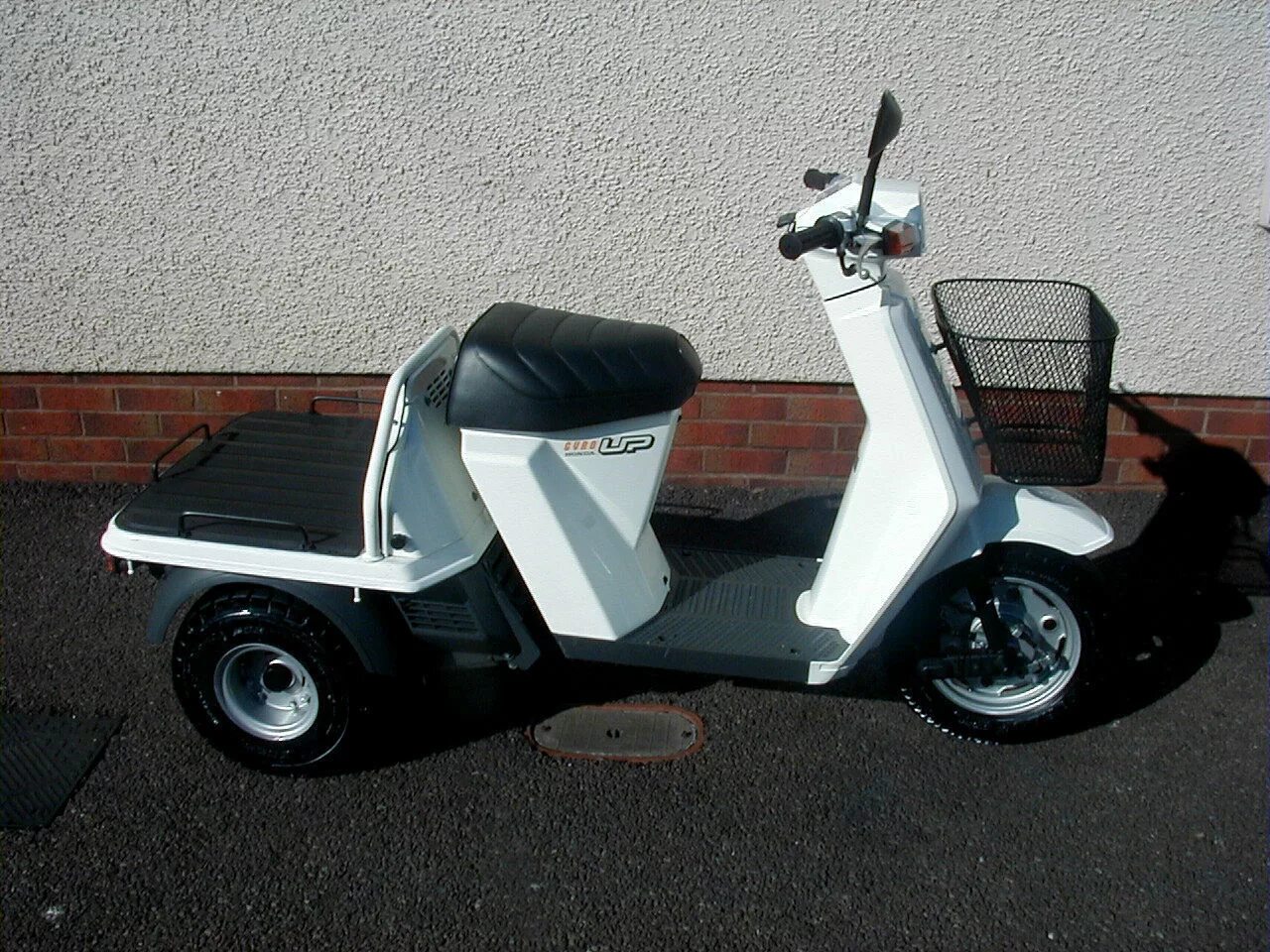 Скутер gyro. Honda Gyro up 3 Wheeled Scooter 50cc. Скутер Honda Gyro up 50. Хонда гуро ап. Honda 50cc 3 Wheel.