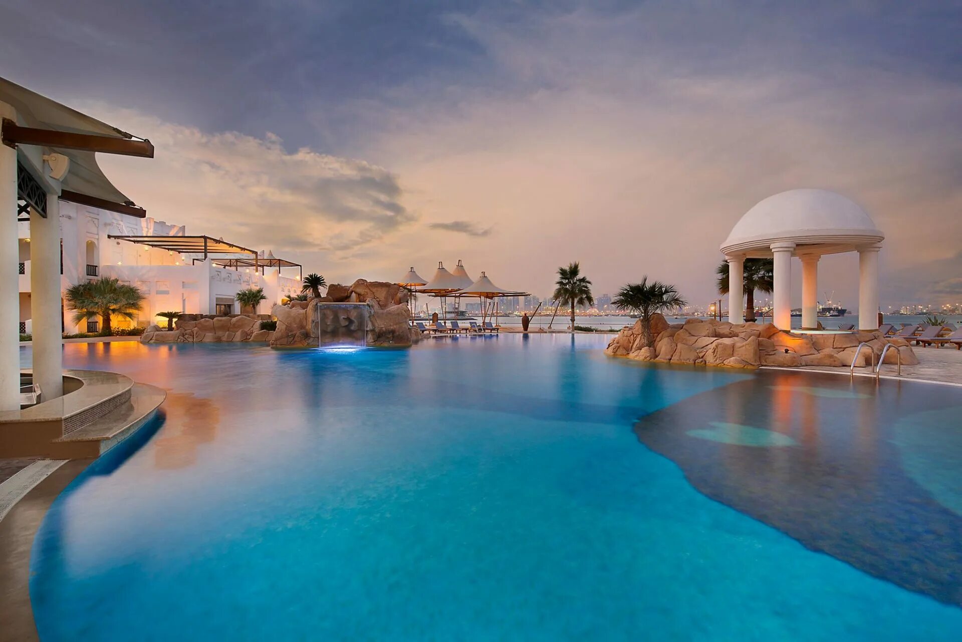Sharq village. Катар Доха отели. Катар Доха пляжи. The Ritz-Carlton Sharq Village & Spa 5*. Катара Бич.