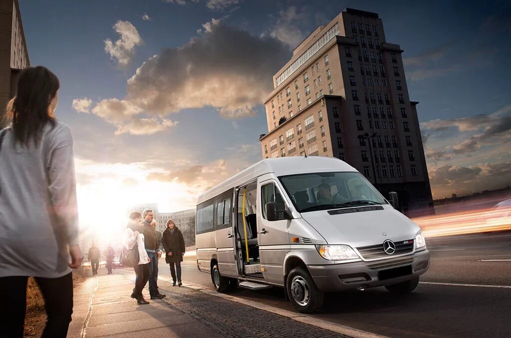 Автобусные перевозки пассажир. Mercedes-Benz Sprinter. Мерседес Бенц Спринтер Классик. Мерседес Спринтер пассажирский. Mercedes-Benz Sprinter Classic 413 CDI.