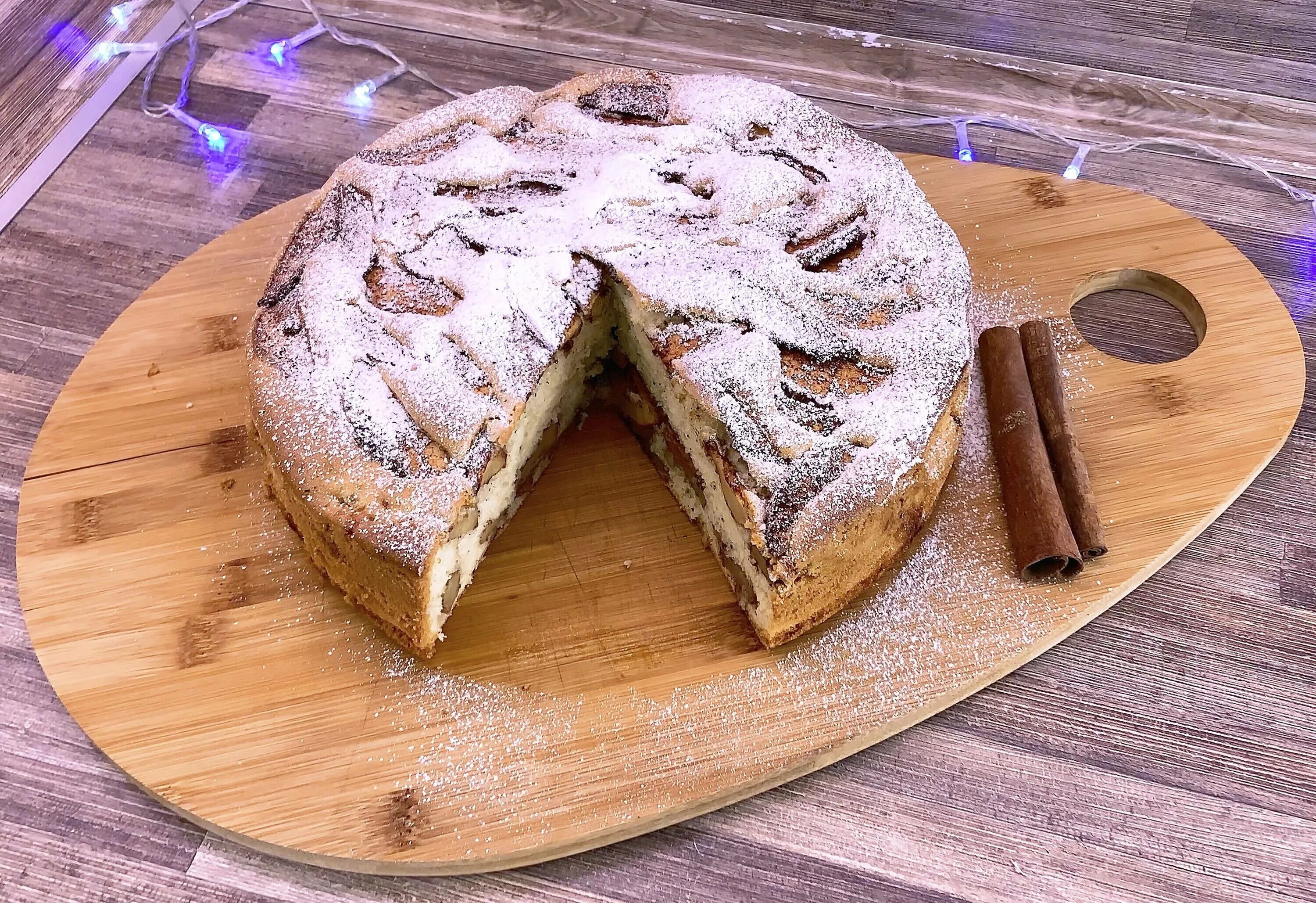 Яблочный пирог с корицей. Яблочный пирог с корицей. Цветаевский яблочный пирог. Пирог с яблоком и корицей. Шарлотка с корицей.