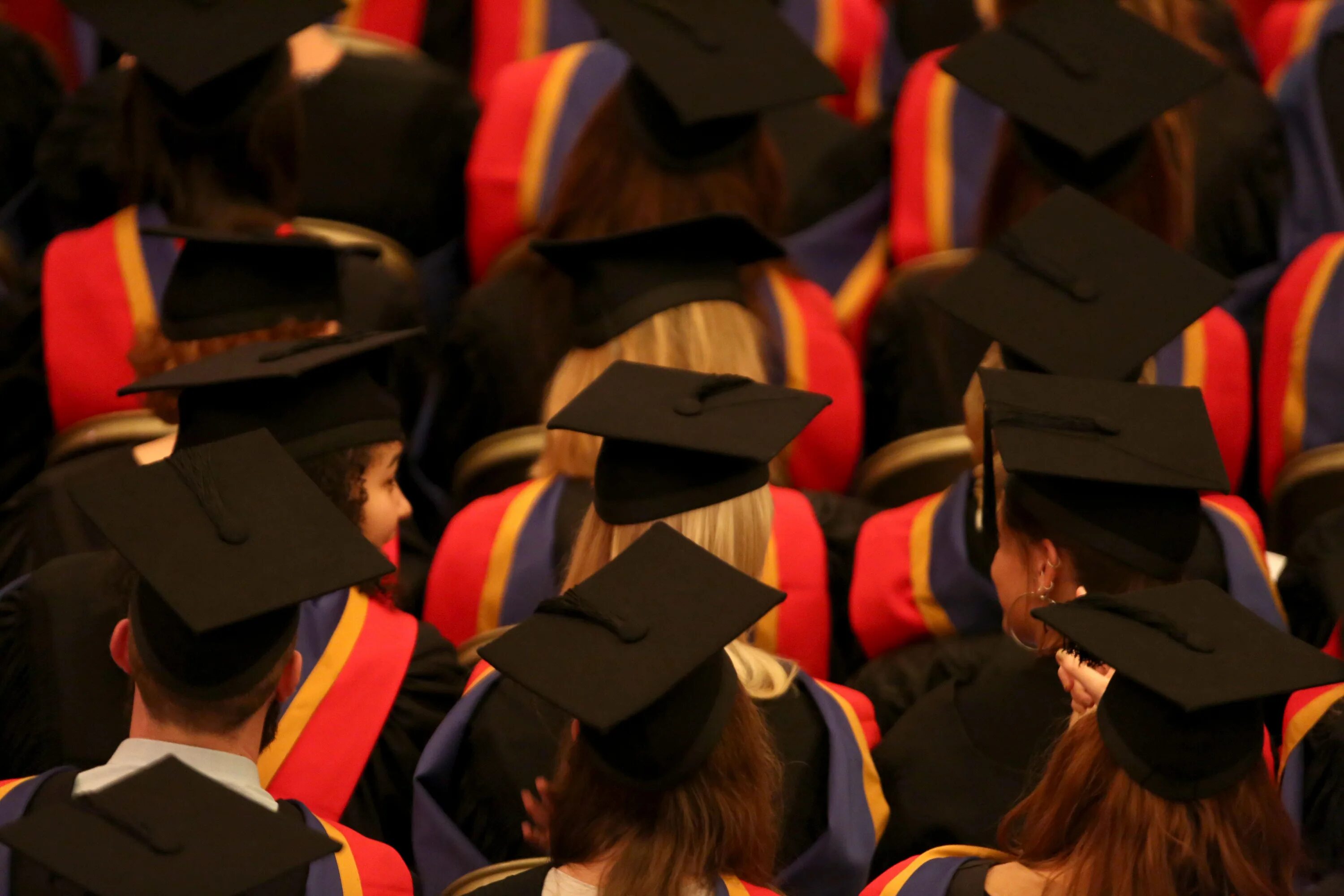 They at university when they met. Студент выпуск. university graduation ceremony. education qualification. gif for students graduating.