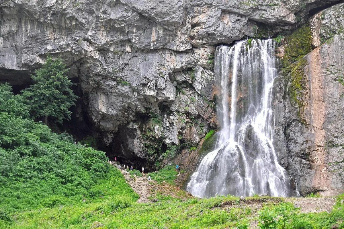 Водопад гегский река гега фото. Гегский водопад абхазия. Водопад гегский река гега фото. Гегский водопад. Водопад гегский река гега фото.