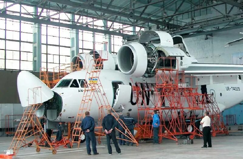 Продукция харьковского авиационного завода. Ан 140 крыло. Хаз харьковский авиационный завод. Харьковского авиазавода (хаз. Хаз харьковский авиационный завод.