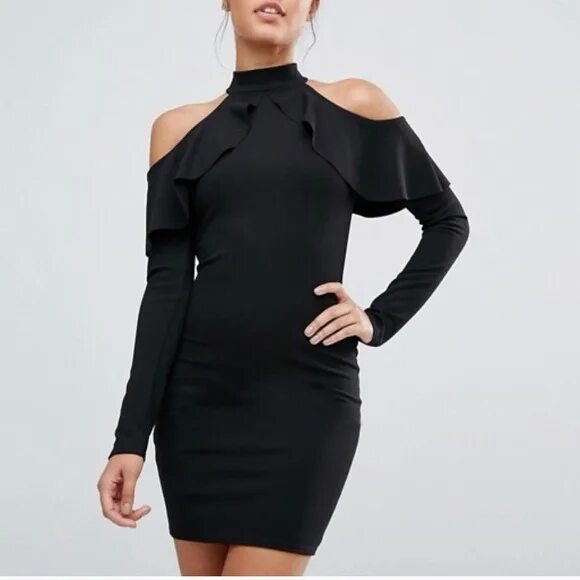 Платье с вырезом на рукавах. Длинное платье с вырезом. Платье с разрезанными рукавами. Платье с разрезом. Платье с вырезом на рукавах.