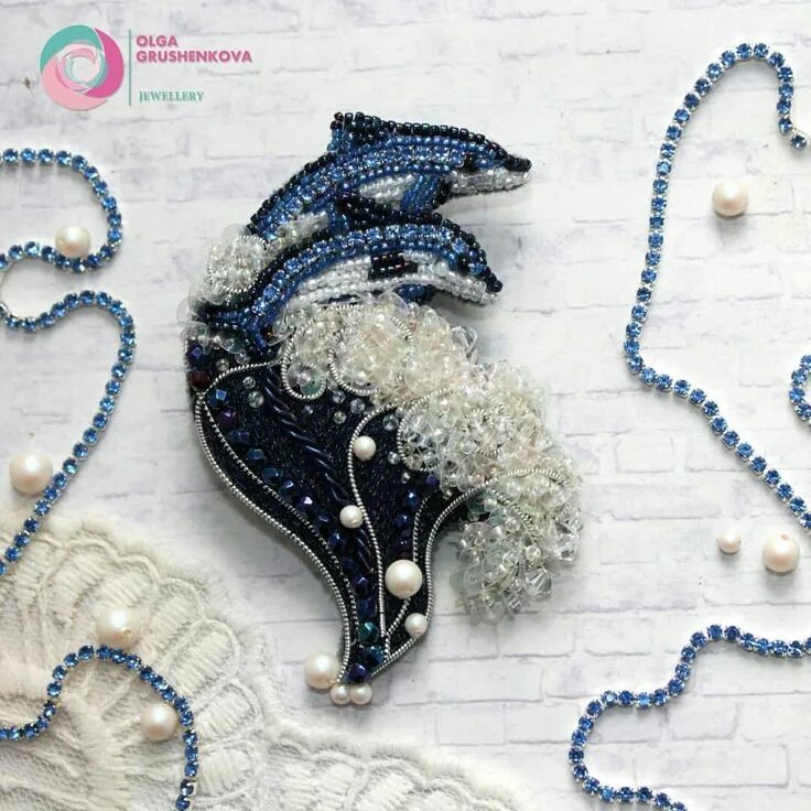 Морские брошки из бисера. Броши из бисера волна-2000. Стеклярус браслет. Брошь бисер волна. Ожерелье морская волна из бисера.
