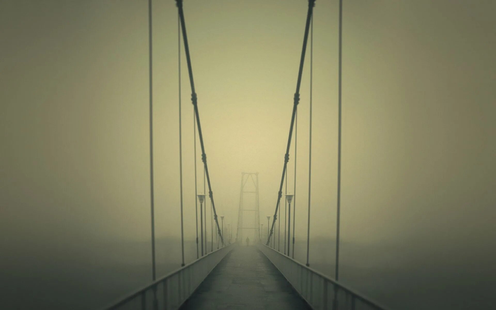 Мост в тумане. Подвесной мост в тумане. Мост уходящий в туман. Подвесной мост с перспективой. Вид никуда