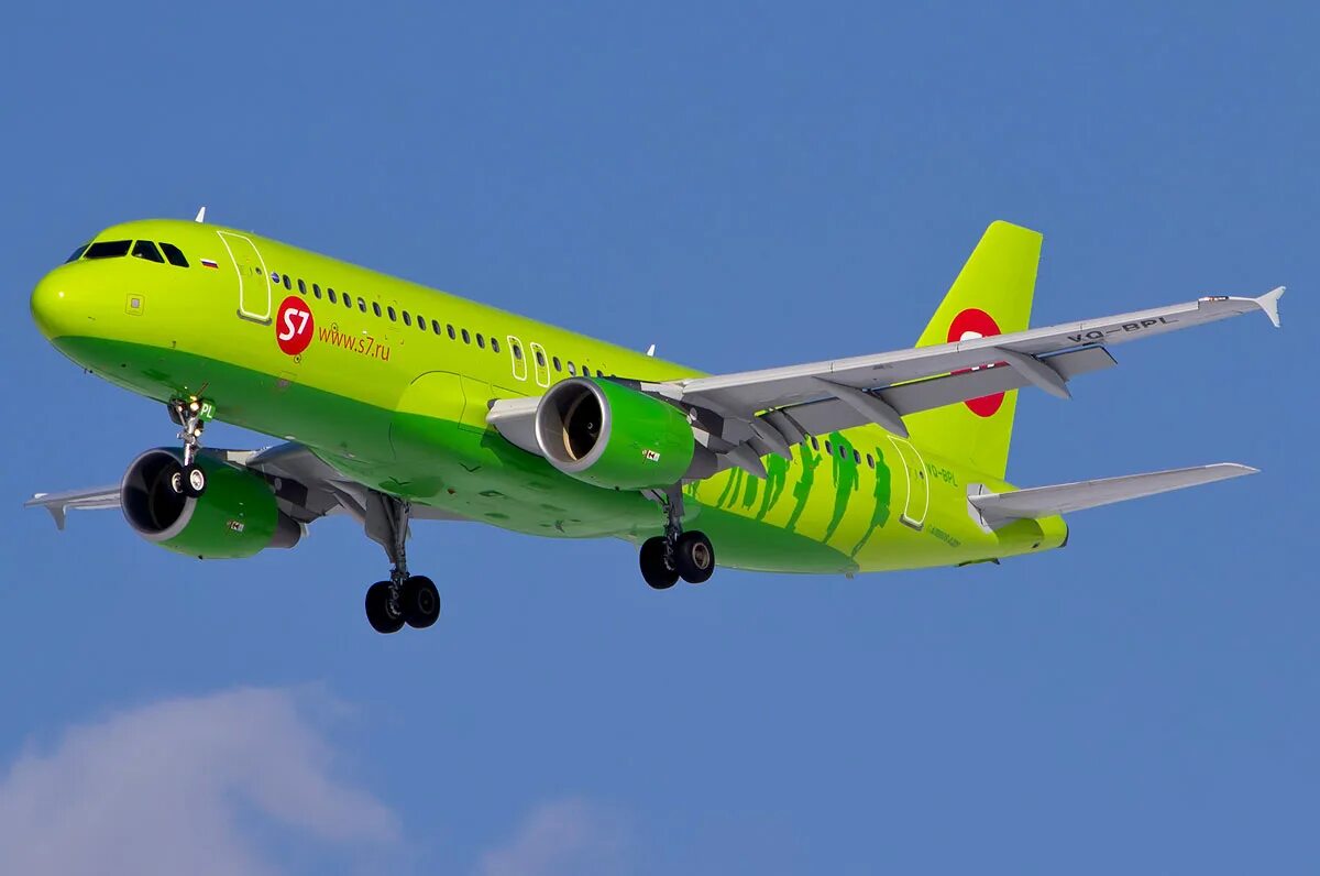 S7 airlines на айфон. Самолёт Аэробус а320. S7 Airlines Сибирь. Airbus a320 s7. С7 авиакомпания Аэробус а320.