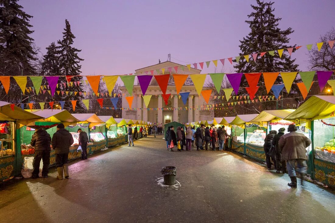 ярмарка. торговые ряды ярмарка. д ярмарка. ярмарка народных промыслов 2020. суздаль рынок.