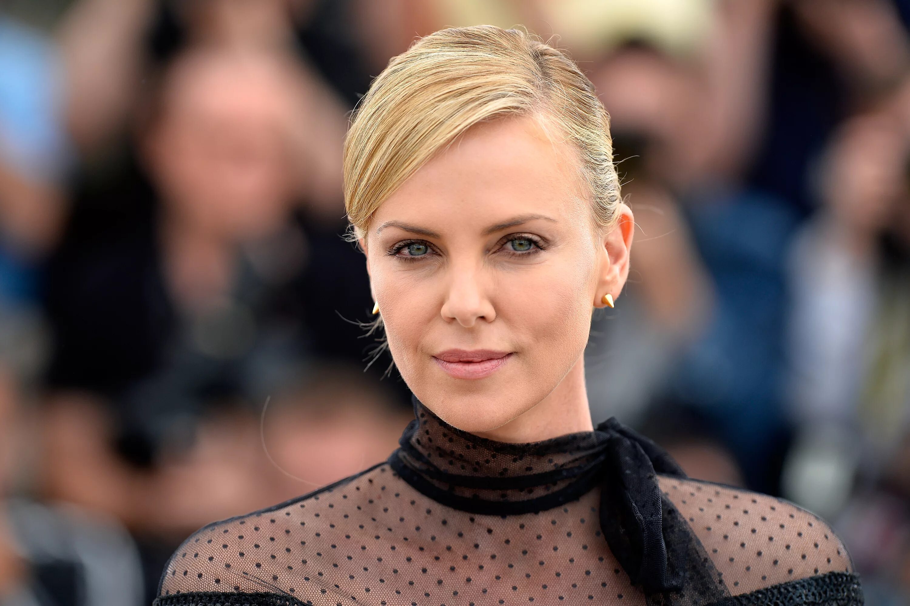 Шарлиз терон шарлиз стоун. Шарлиз Террон. Шарлиз Терон Charlize Theron. Шарлиз Терон фото. Актрисы Голливуда Шарлиз Терон.