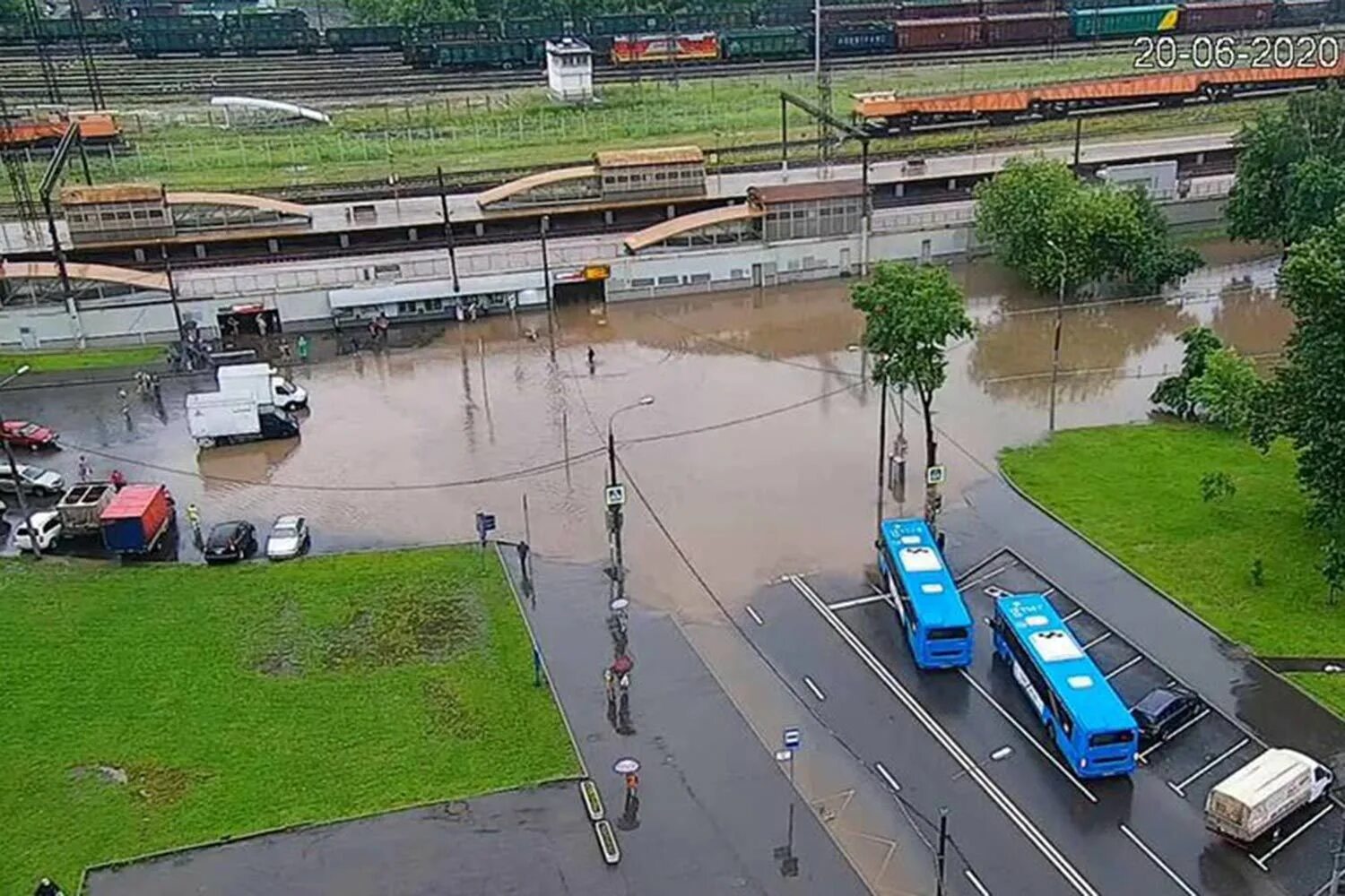 Дождь в великом новгороде. Ангарские пруды, москва, ангарская улица. Клязьминская улица подтопления. Беловежский пруд москва. Потоп в одинцово 2013.