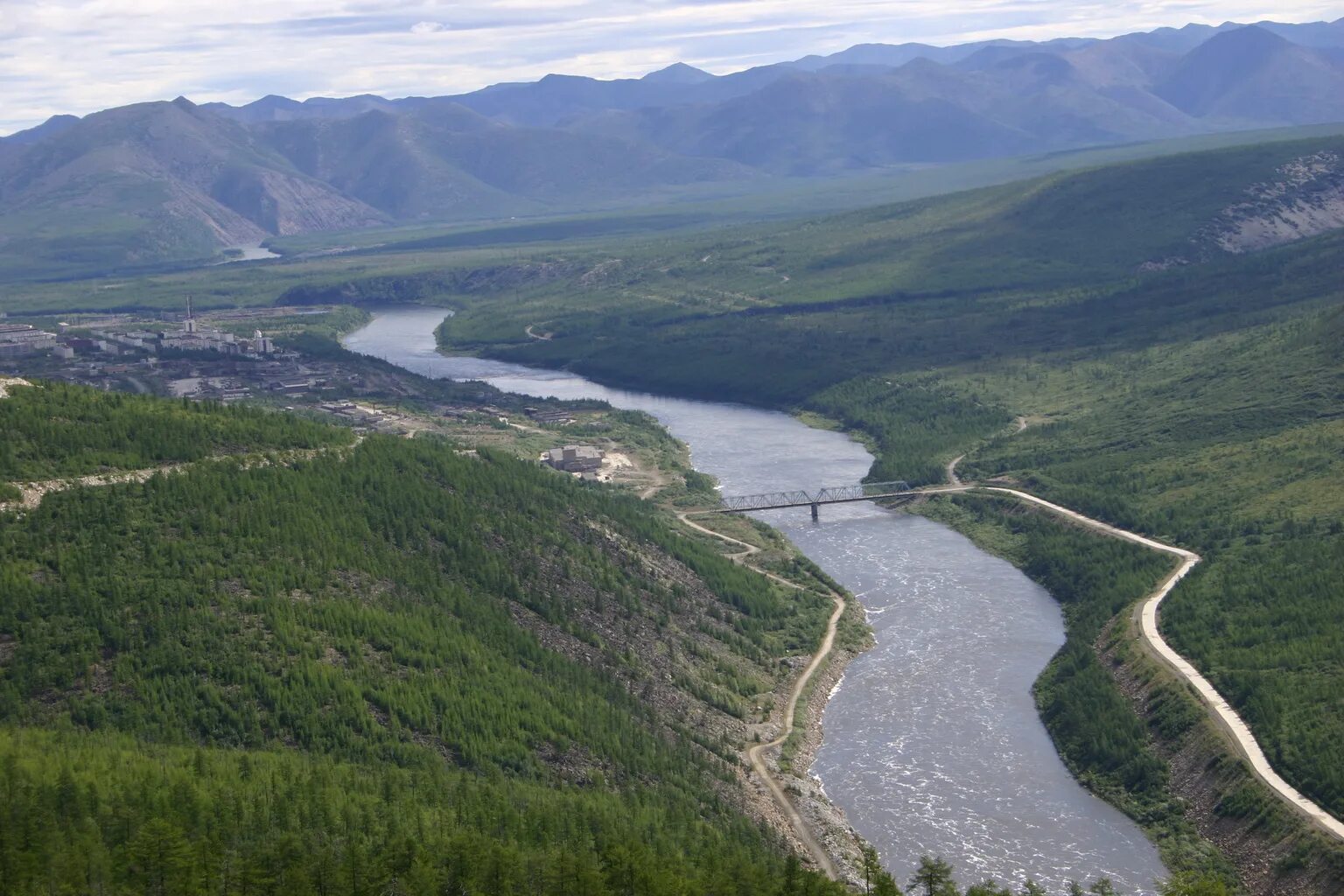 Магадан вода. Река колыма магаданская область. Река колыма магаданская область. Устье реки колыма. Река колыма якутия.