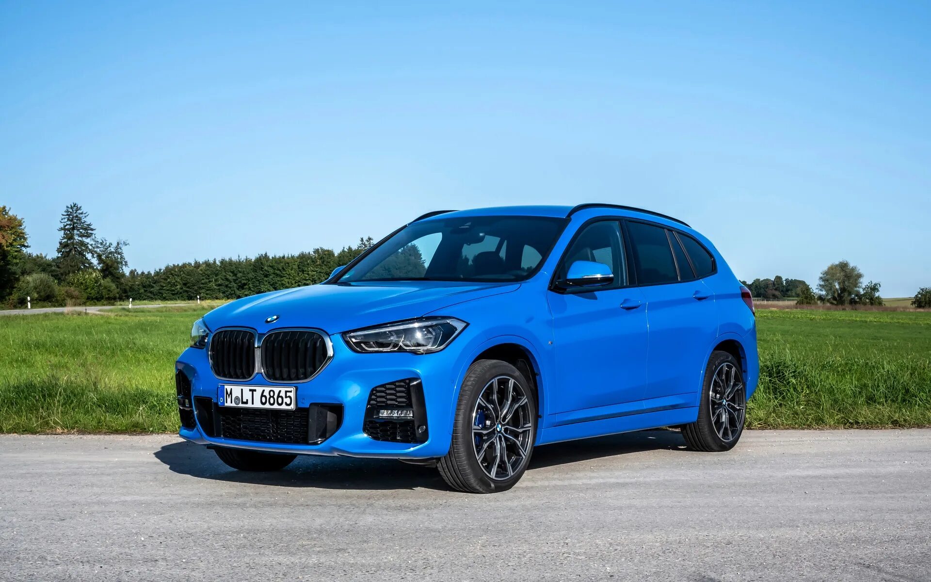 Bmw x1 m. BMW x1 m Sport 2021. BMW x1 2020. БМВ х1 2019. BMW x1 20i Sport.