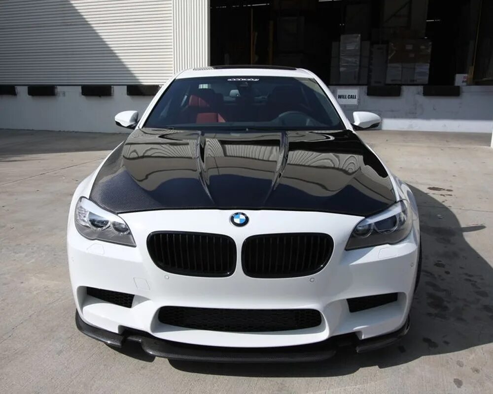 Белые капоты. BMW f10 Carbon. BMW m5 f10 карбон. Капот m5 BMW f10. BMW m5 f10 Carbon Tuning.