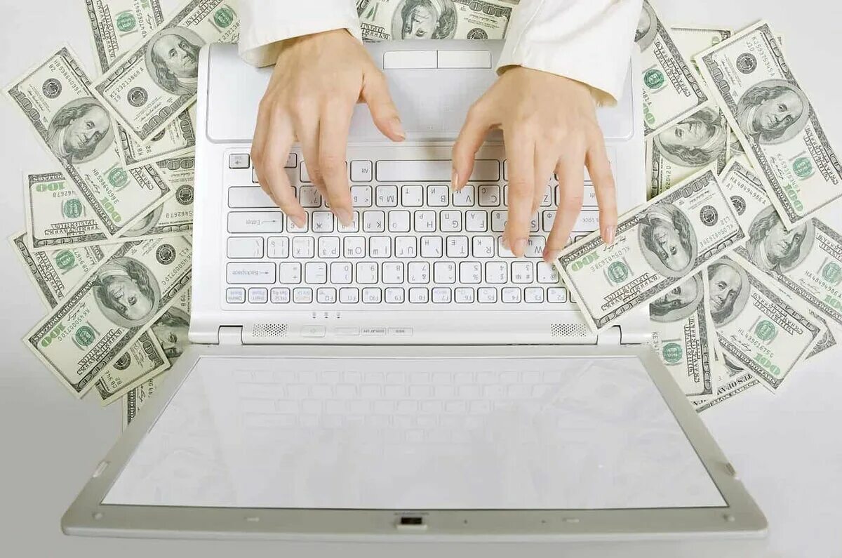 Где взять деньги работа. Ноутбук и деньги. заработок в интернете. зарабатывать деньги. заработок денег.