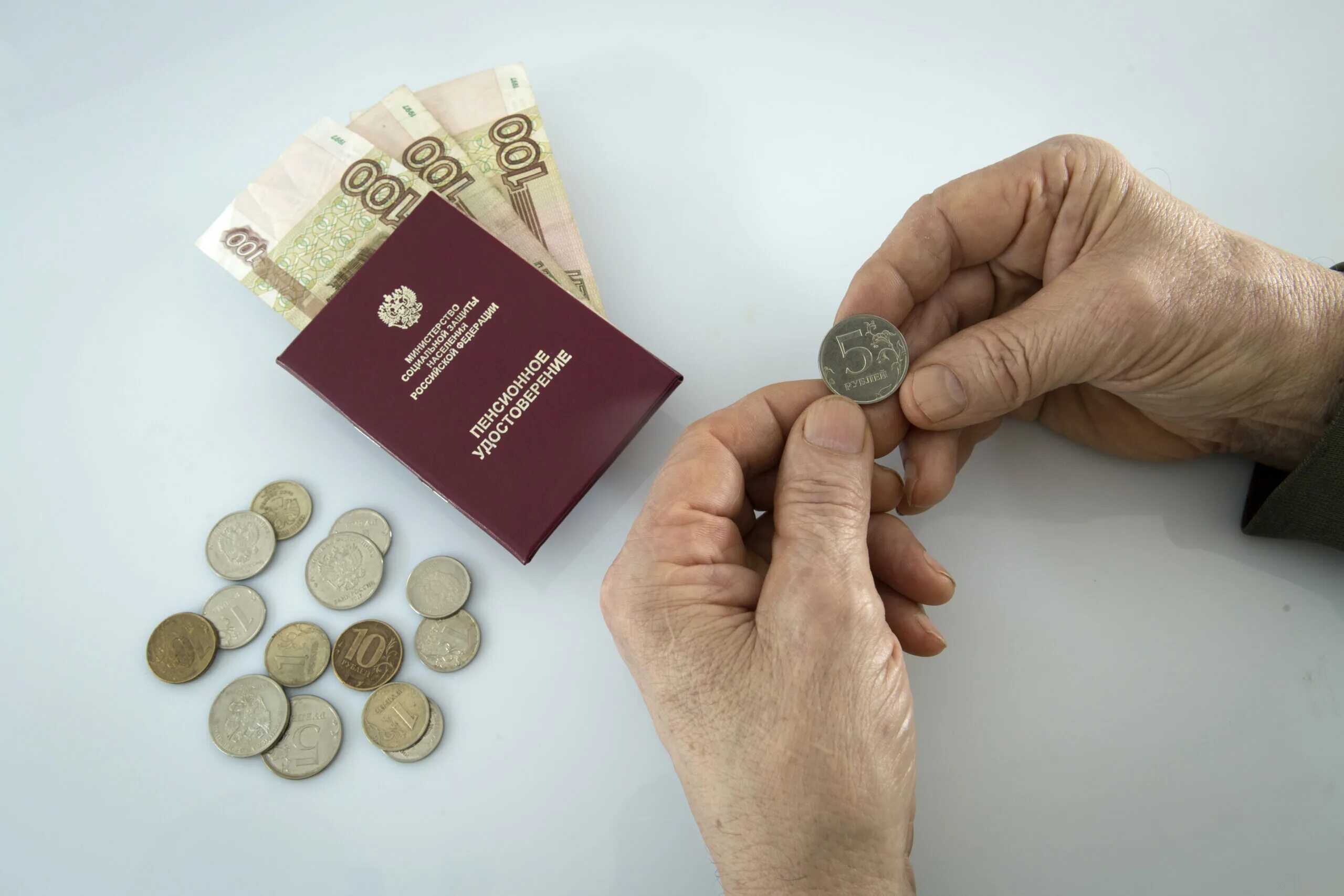 Пенсионеры пенсия. Пенсия 80 тыс. Пенсии. Страховая пенсия. Пенсионер за 80.
