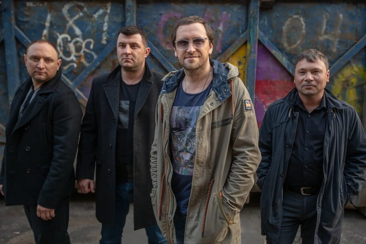 Группа после 11 феоктистов. После 11 поле. Группа после 11 фото. Солист группы после 11. Фолк-рок-группа "после 11".