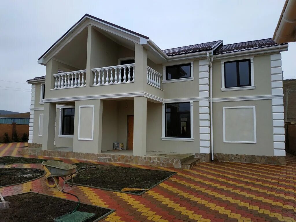 Ставрополь фасад дома. Ставрополь фасад дома. Раскрашенные дома в центре ставрополя. Фасадные работы в ростове на дону. Фасадные работы в ставрополе.