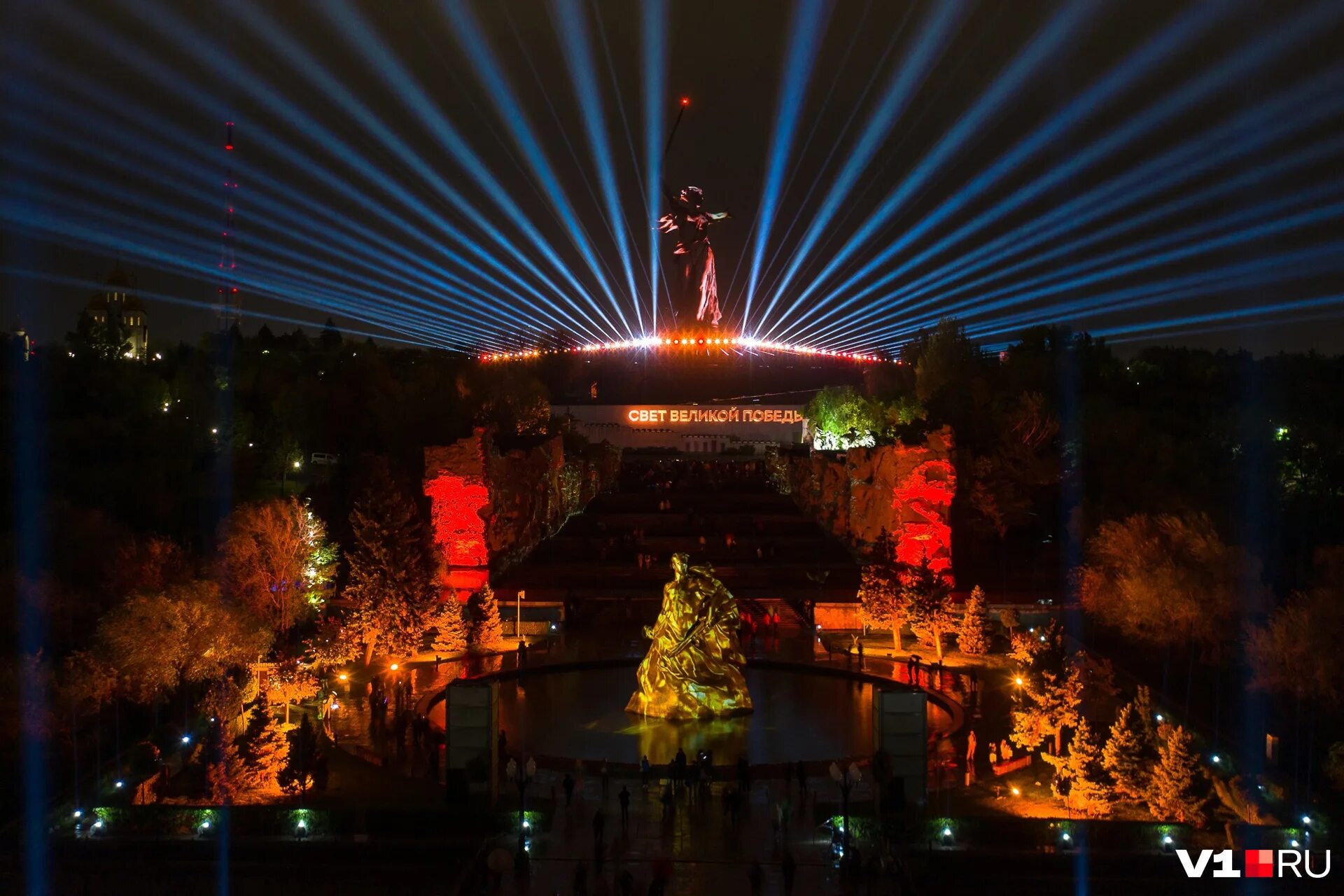 мост памяти волгоград. световое шоу на мамаевом кургане 2023. 2023. куда сходить волгоград 2023.