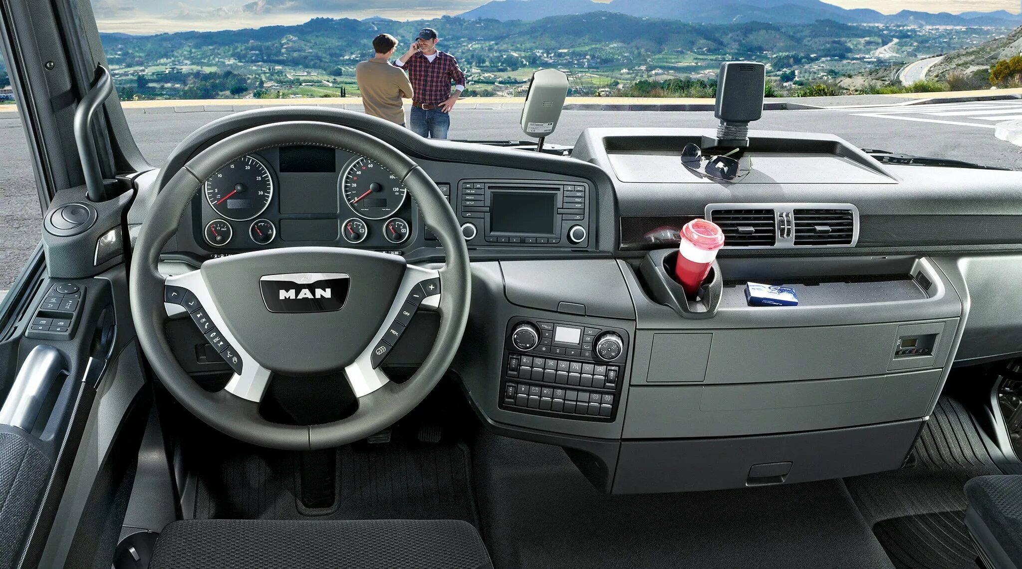 Ман тгх управление. Man tgx 2025 салон. ман тгс салон. ман тгх евро 6 салон. man tgx 2025 кабина.