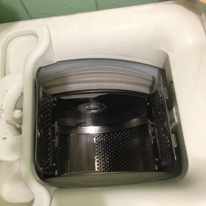Электролюкс чистка фильтра. Стиральная машина electrolux фильтр. Electrolux 800 rpm сливной фильтр. Electrolux 800 rpm сливной фильтр. Крючок крышки стиральной машины electrolux ewt1062tdw.