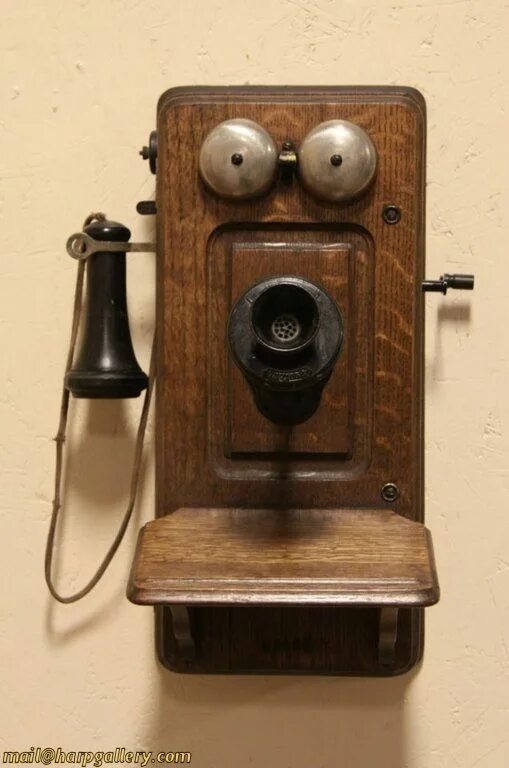 История старого телефона. Телефонный аппарат Эриксон 1900-е. Старый телефон. Старинный телефон. Старый телефонный аппарат.