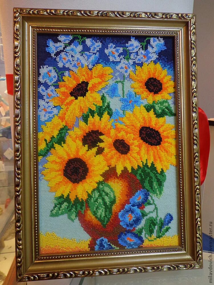 Вышивка из бисера. Работа вышивка бисер. Вышивка бисером. Панно из бисера. Вышивка бисером.