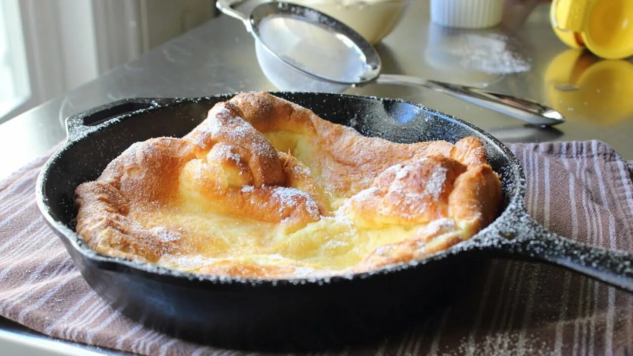 Dutch baby. Dutch baby. Голландский блинчик. Голландский блинчик в духовке. Голландский блин датч бейби.