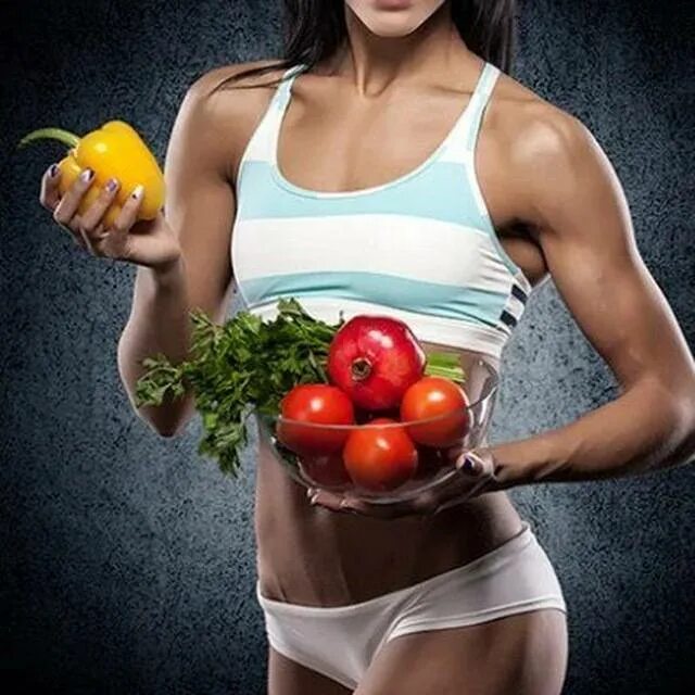 Правильное питание для занятия спортом. Питание спортсменов. Стройная здоровая девушка. Здоровое питание и тренировки. Стройность.