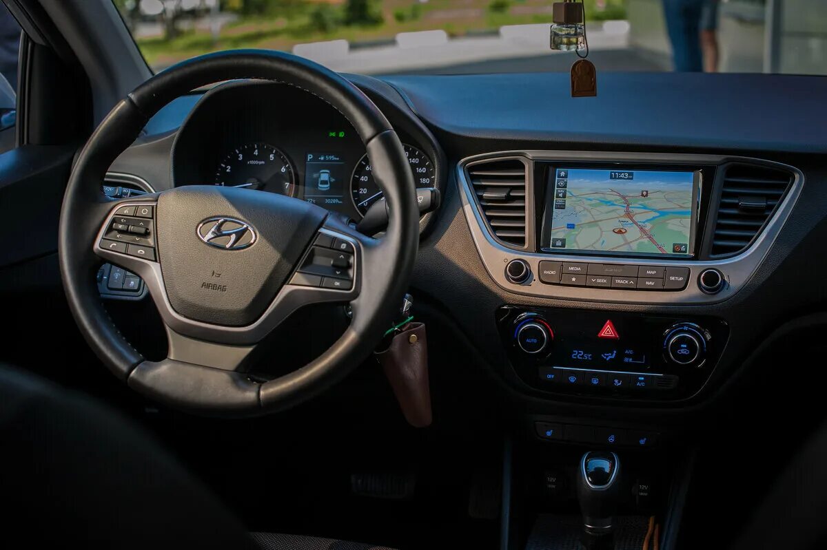 Магнитола хендай солярис l05r. Солярис шоп. Часы в солярис 2011. 6 салон. Хендай солярис 1.