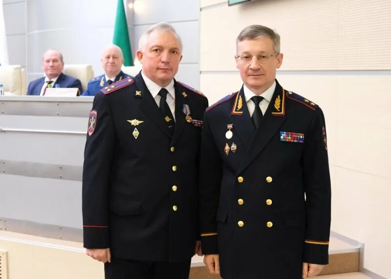 Закиров надир дамирович набережные челны. Закиров увд. Начальник увд набережные челны закиров. Полковник полиции роберт хазиев. Закиров увд.