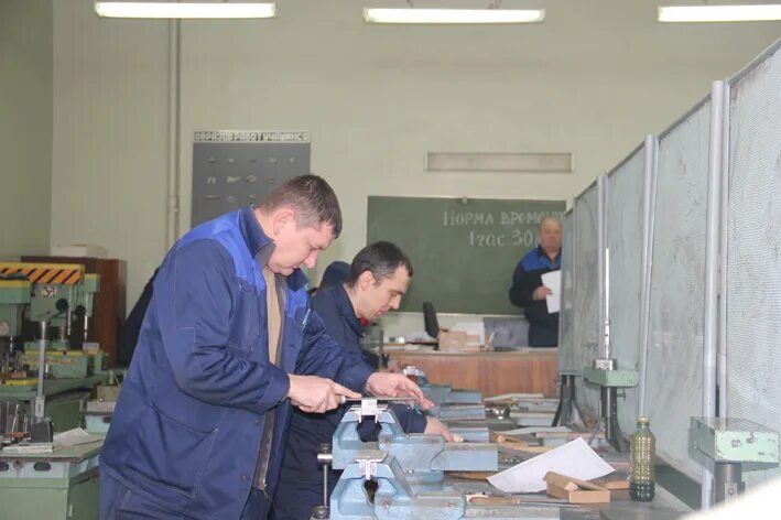 Престиж рабочих профессий. Слесарь ремонтник. Учебные центры слесари. Учебные центры слесари. Автомеханик.