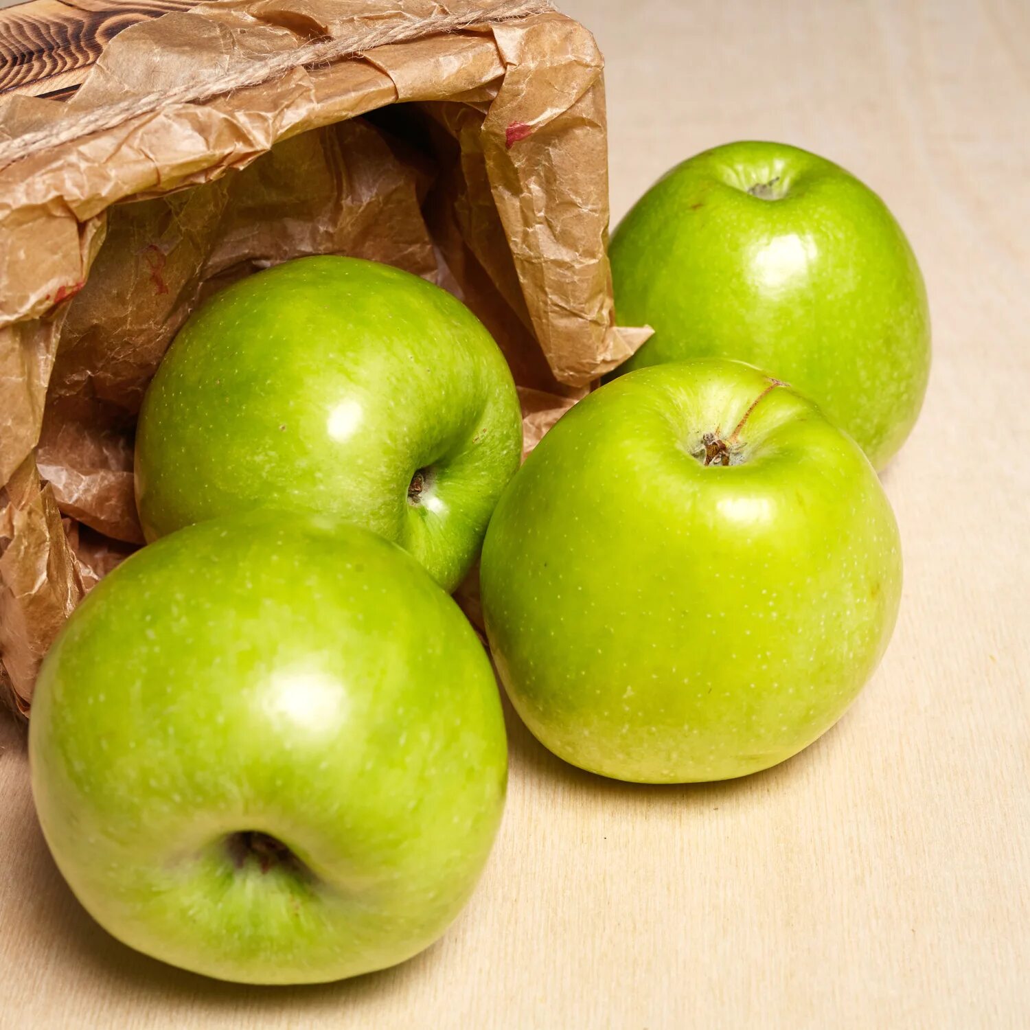 Сорт яблок гренни. Яблоки ГРЕННИ Смит. Сорт яблок ГРЕННИ Смит. Зелёные яблоки ГРЕННИ Смит. ГРЕННИ Смит сорта яблони.