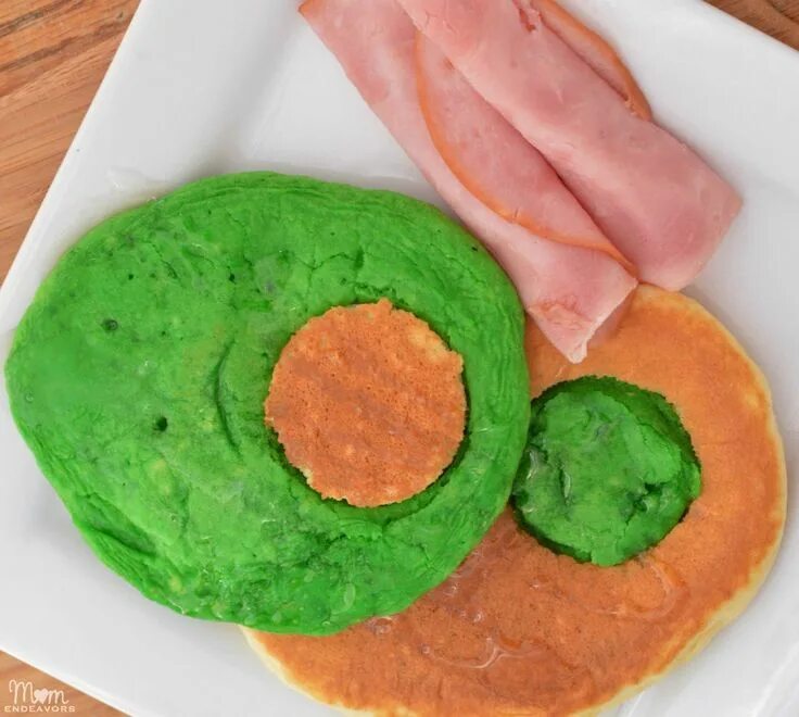 Green eggs and ham 2019. Green eggs and ham книга. Зеленая ветчина. Green eggs and ham book. Seuss': green eggs and ham (1973).