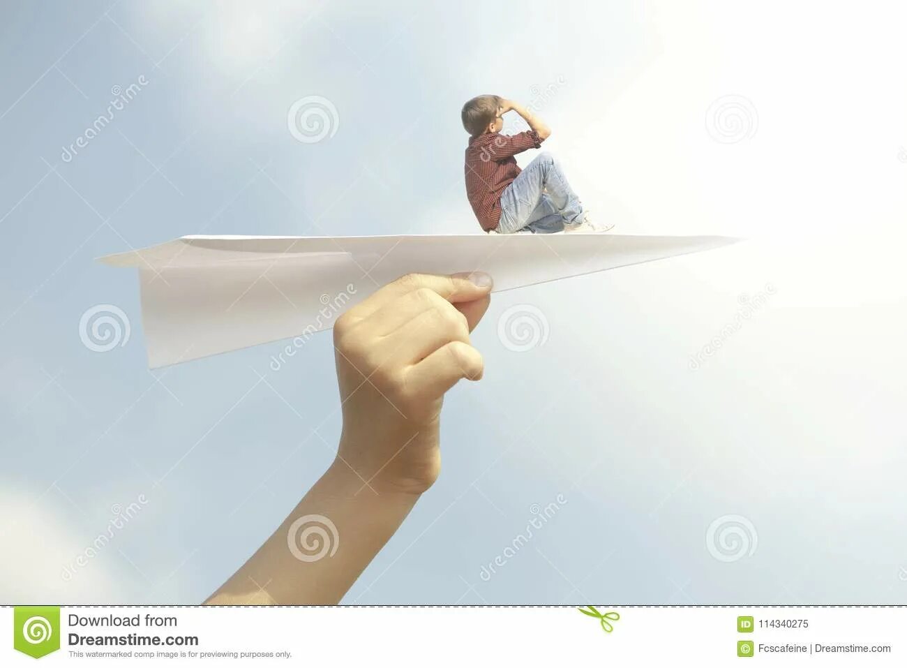 Над бумажным над листом. Девушка с бумажным самолетиком. Бумажный самолётик в мужской руке. Бумажный самолет влетает в окно. Фотосессия в студии с большим бумажным самолетиком в руках.