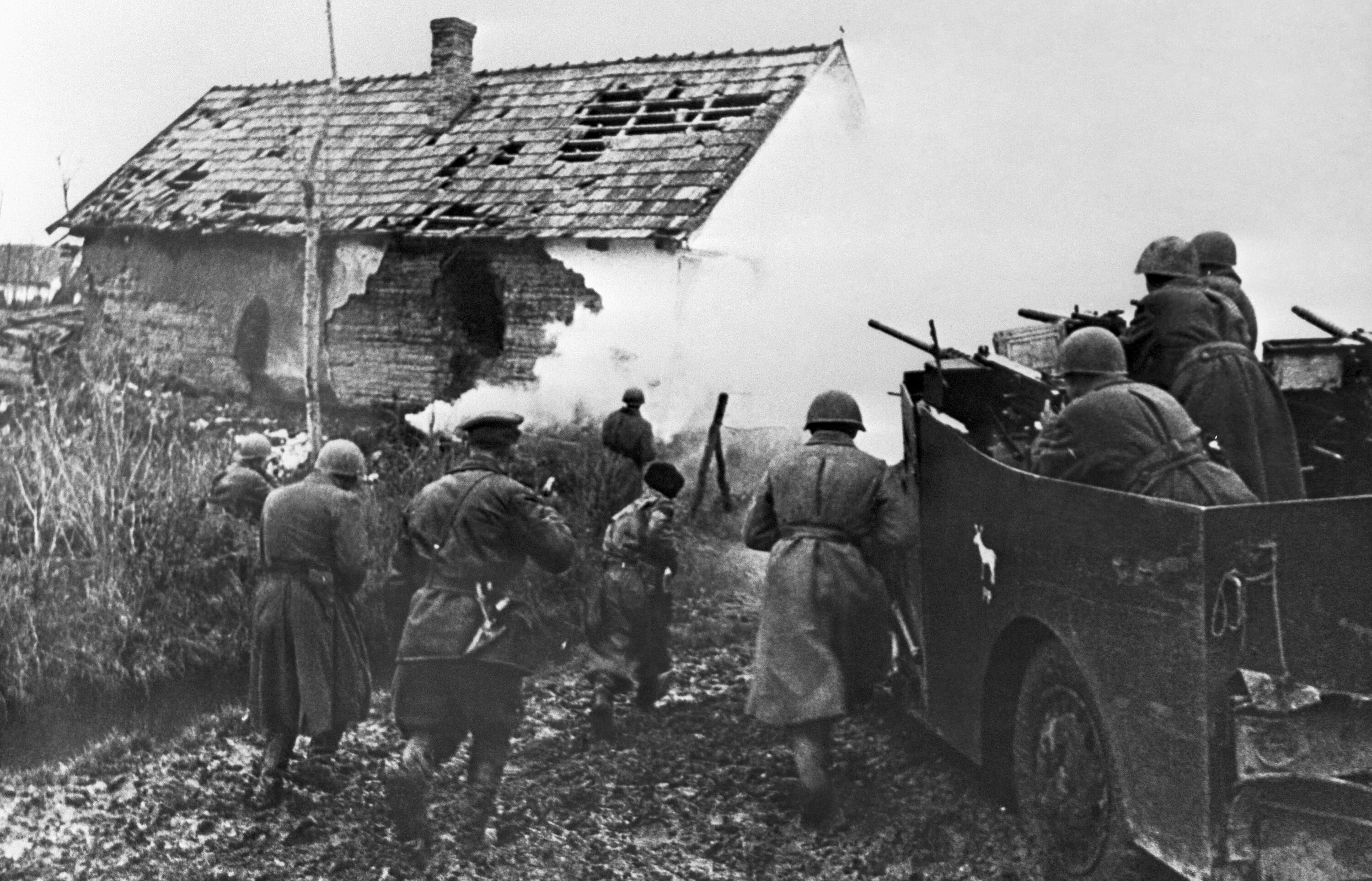 5 февраля 1944 года. Освобождение венгрии 1945. освобождение венгрии советскими войсками 1944. венгерские солдаты будапешт 1944.