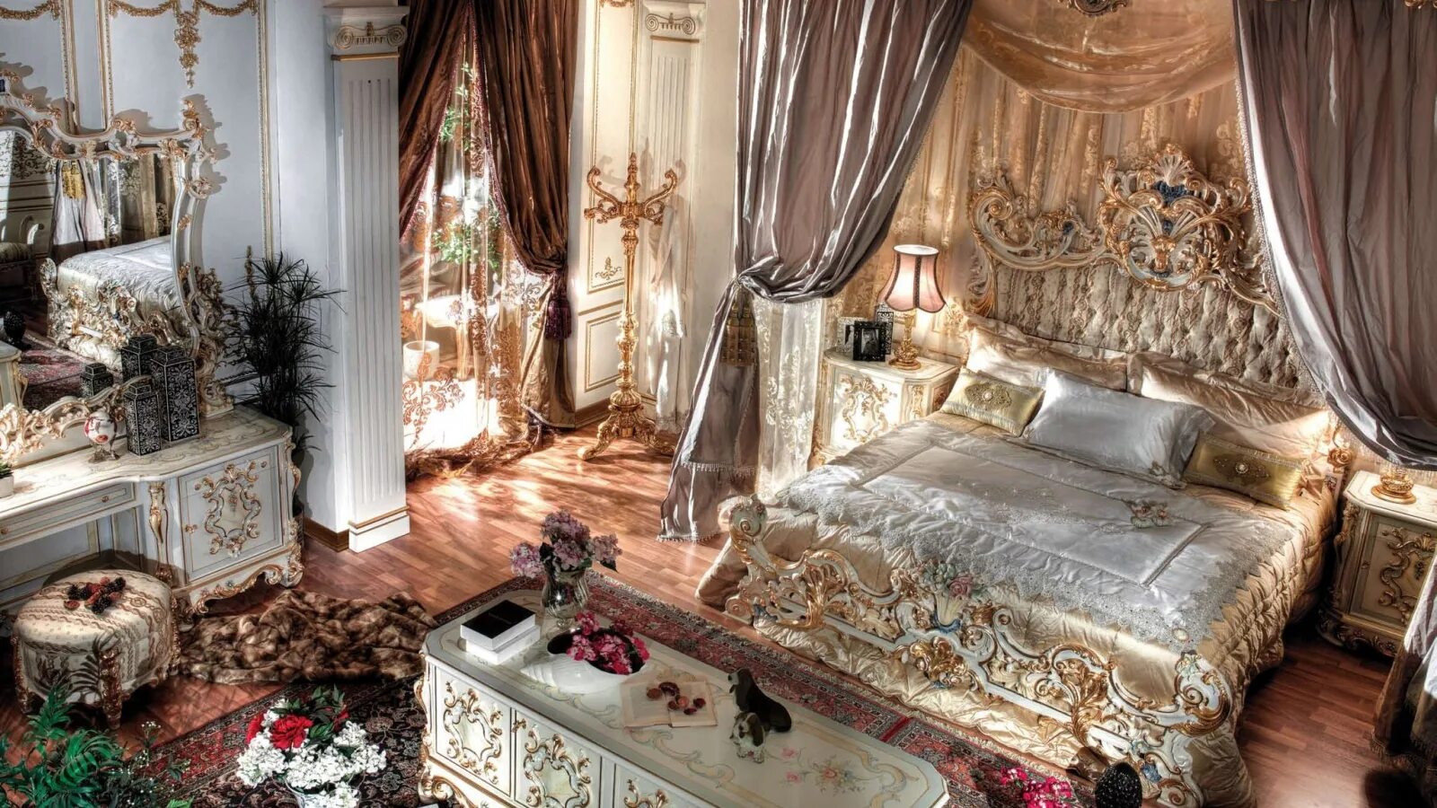 цыганское барокко в интерьере. роскошные спальные комнаты. женские покои. женские покои. спальня 18-19 века викторианский стиль.