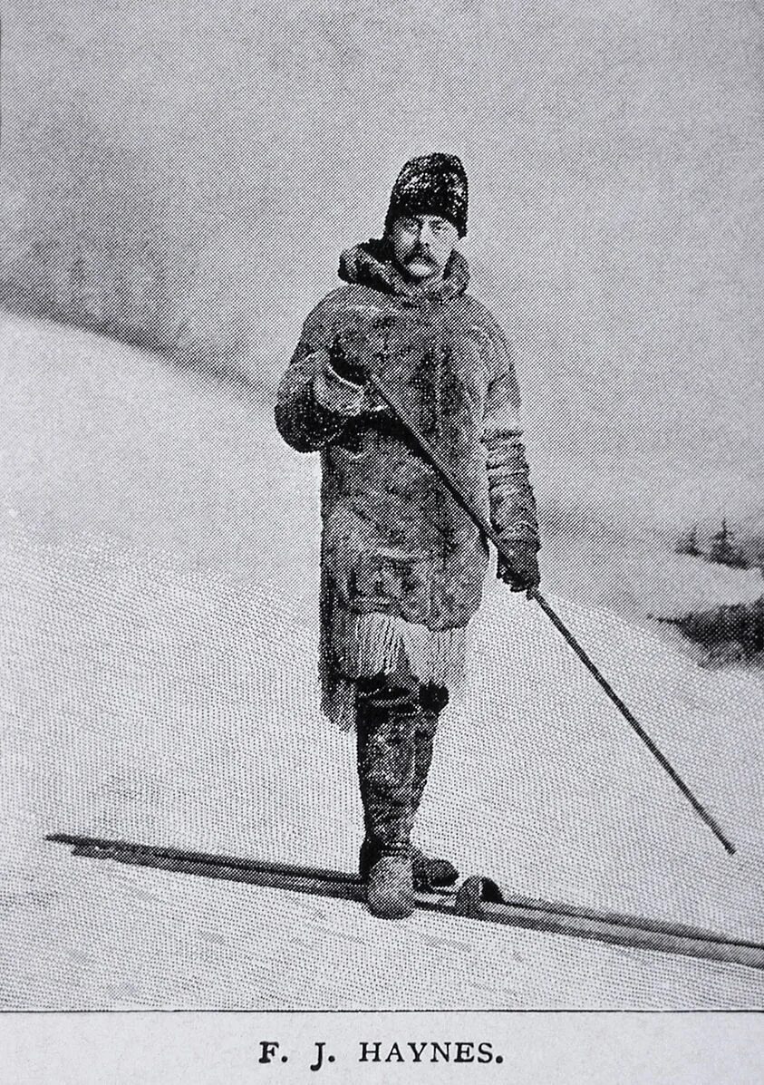 Лыжник в начале. Готский монах жорданоес. Ганс Эмахузен лыжи. Лыжник 19 век. Король Норвегии Олаф Тругвассон лыжник.