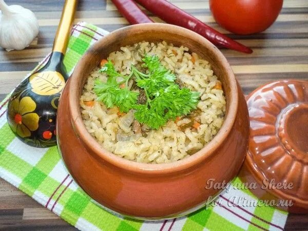 Рис с мясом в горшочках. Рис с курицей в горшочке. Рис с мясом в горшочках в духовке. Рис с курицей в горшочке. Капуста в горшочке.